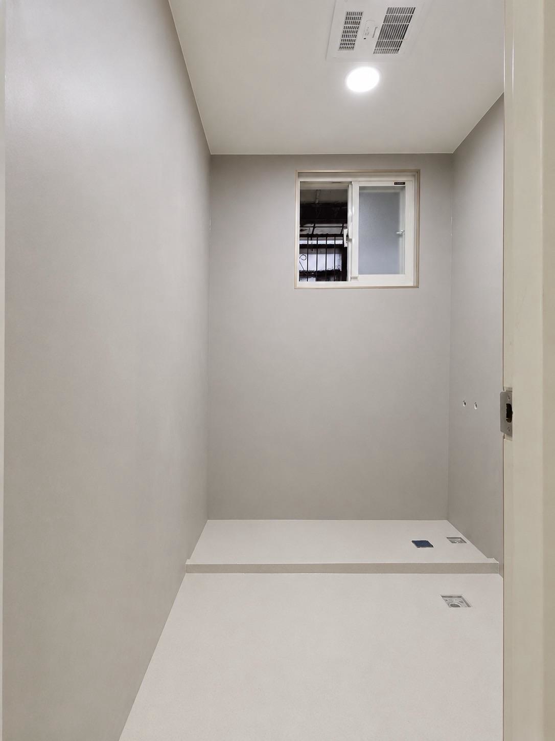 案場施工中：地墊鋪設前的地坪，防水層就做在這個階段